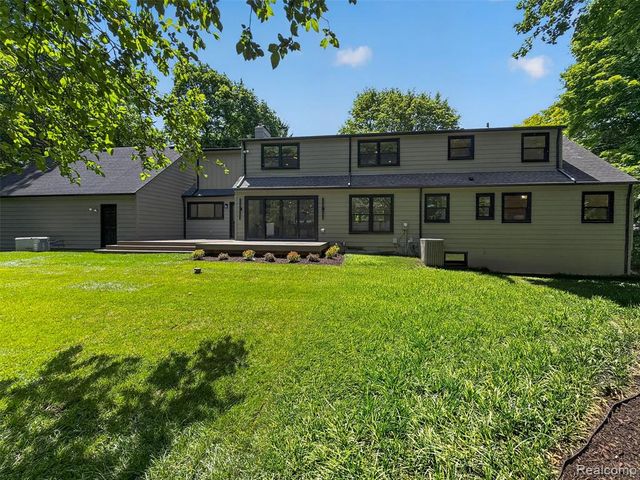 1366 Conge Drive, Bloomfield Hills, MI 48304