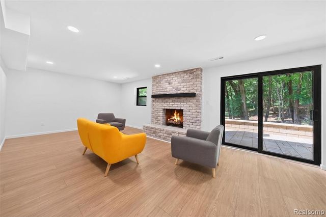 1366 Conge Drive, Bloomfield Hills, MI 48304