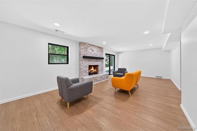 1366 Conge Drive, Bloomfield Hills, MI 48304