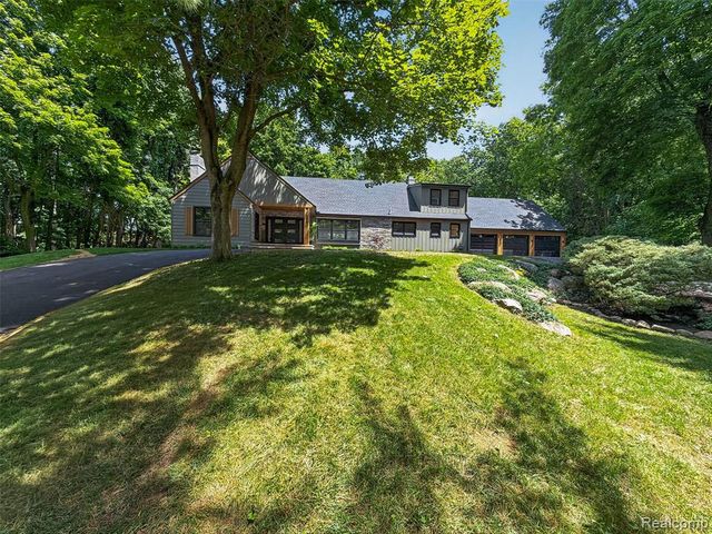 1366 Conge Drive, Bloomfield Hills, MI 48304