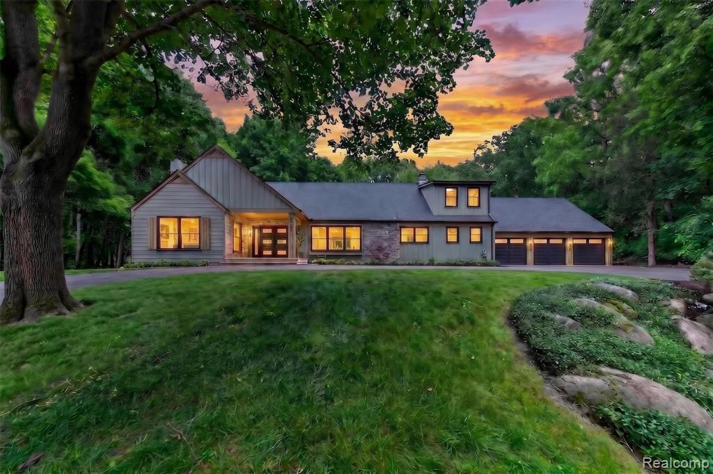 1366 Conge Drive, Bloomfield Hills, MI 48304