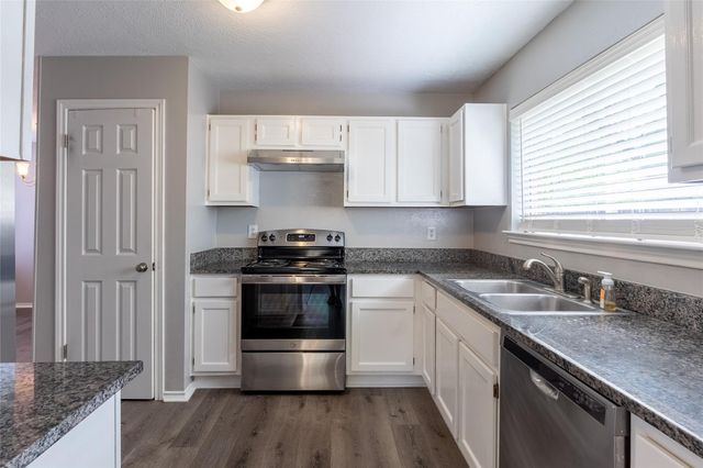 76 Hickory Oak Drive, The Woodlands, TX 77381