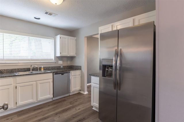 76 Hickory Oak Drive, The Woodlands, TX 77381