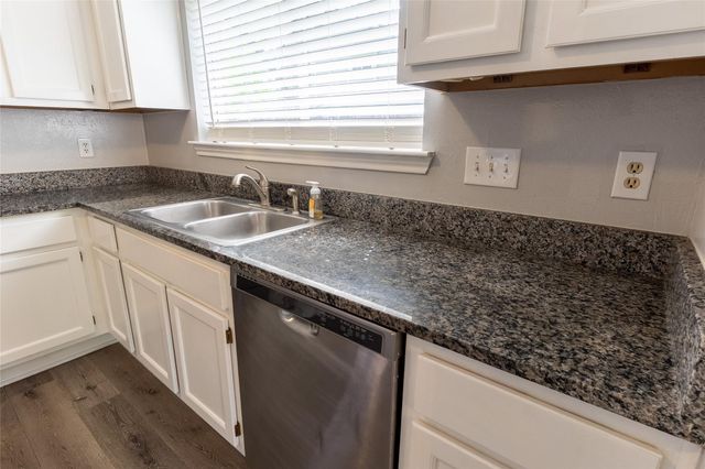 76 Hickory Oak Drive, The Woodlands, TX 77381