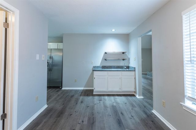 76 Hickory Oak Drive, The Woodlands, TX 77381