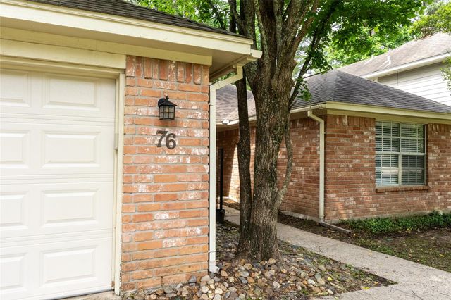 76 Hickory Oak Drive, The Woodlands, TX 77381