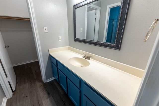 76 Hickory Oak Drive, The Woodlands, TX 77381