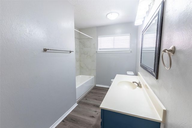 76 Hickory Oak Drive, The Woodlands, TX 77381