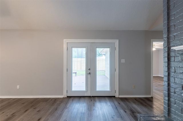 76 Hickory Oak Drive, The Woodlands, TX 77381