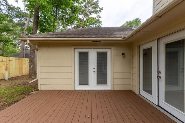 76 Hickory Oak Drive, The Woodlands, TX 77381