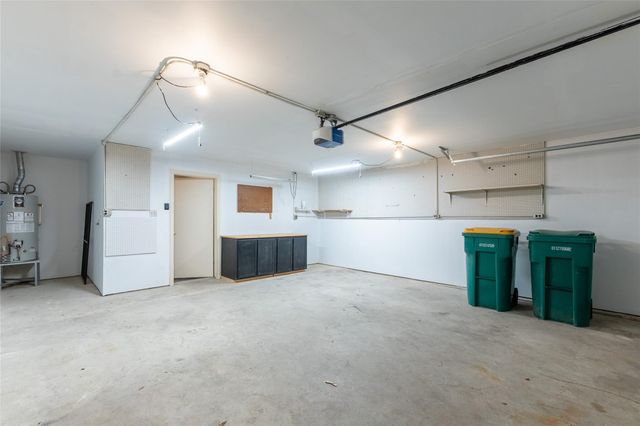 76 Hickory Oak Drive, The Woodlands, TX 77381