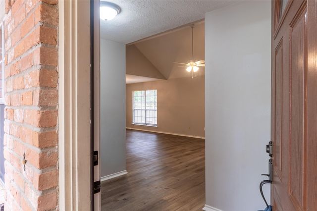 76 Hickory Oak Drive, The Woodlands, TX 77381