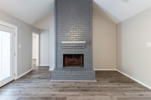 76 Hickory Oak Drive, The Woodlands, TX 77381