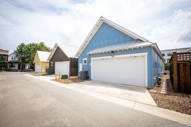 649 Center Green, New Braunfels, TX 78130