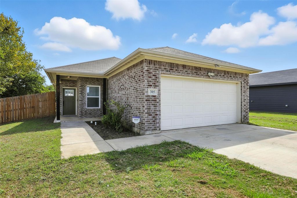 305 Santa Fe Street, Alvarado, TX 76009