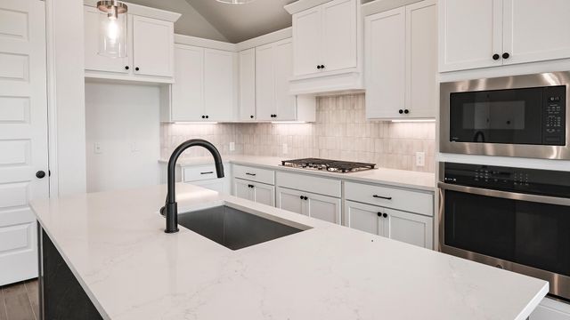 3804 Sonesta ST, Lockhart, TX 78644