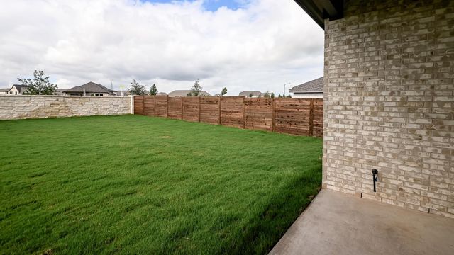 3804 Sonesta ST, Lockhart, TX 78644