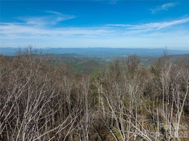 48 Benfield Road, Weaverville, NC 28787