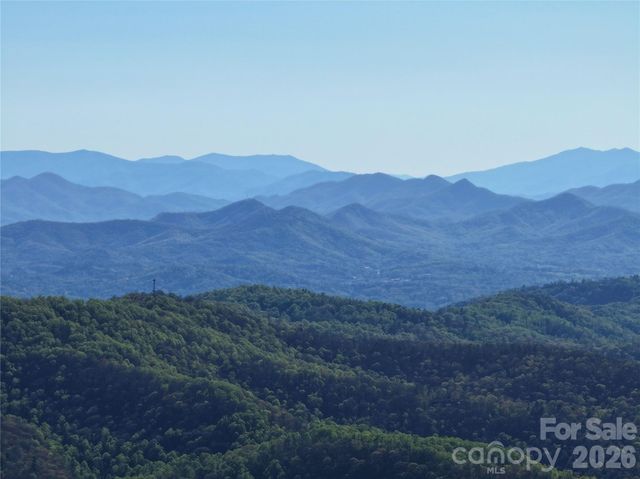 48 Benfield Road, Weaverville, NC 28787