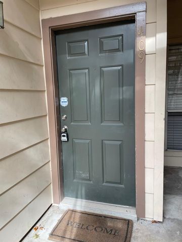 2626 Holly Hall Street 409, Houston, TX 77054