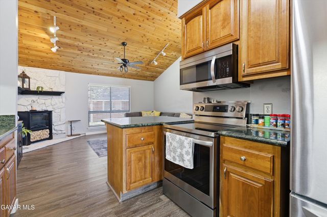 122 Meadow Lakes Drive, Tehachapi, CA 93561