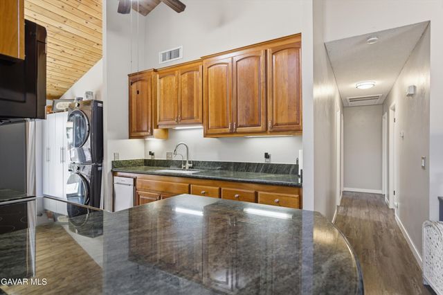 122 Meadow Lakes Drive, Tehachapi, CA 93561