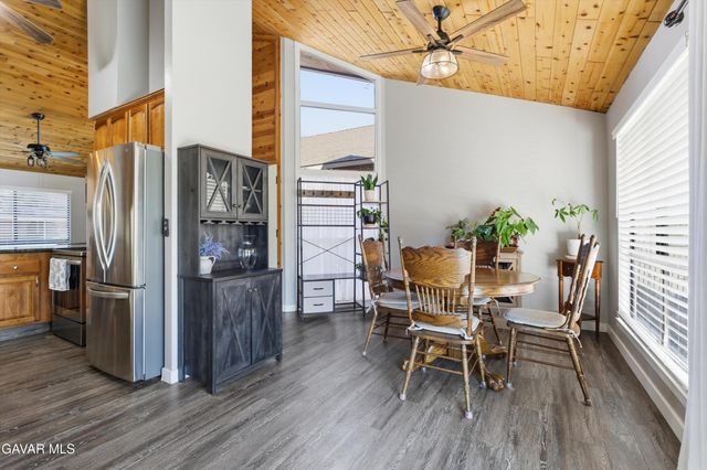 122 Meadow Lakes Drive, Tehachapi, CA 93561