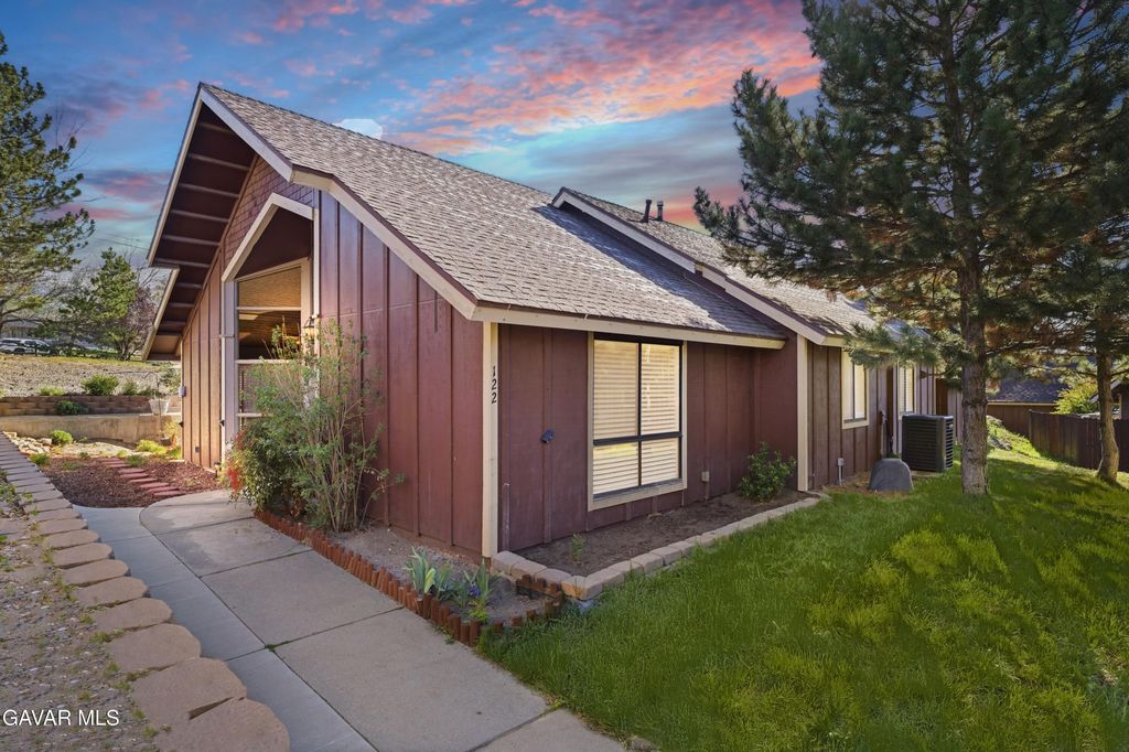 122 Meadow Lakes Drive, Tehachapi, CA 93561