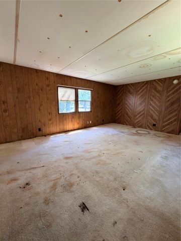 145 St Regis, Livingston, TX 77351