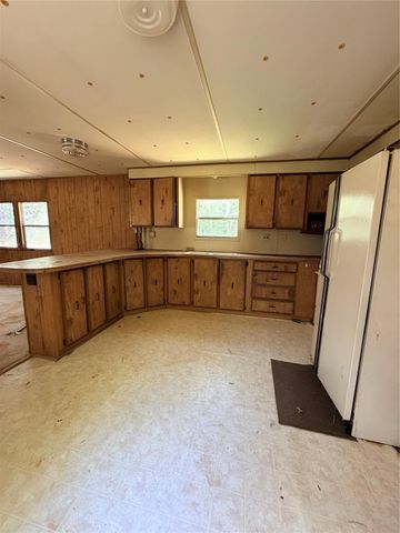 145 St Regis, Livingston, TX 77351