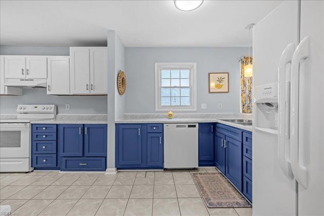 14 Huguenot RD, Newport News, VA 23606