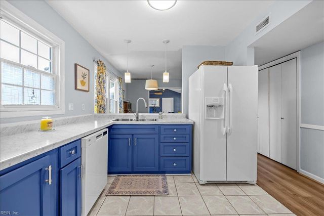 14 Huguenot RD, Newport News, VA 23606
