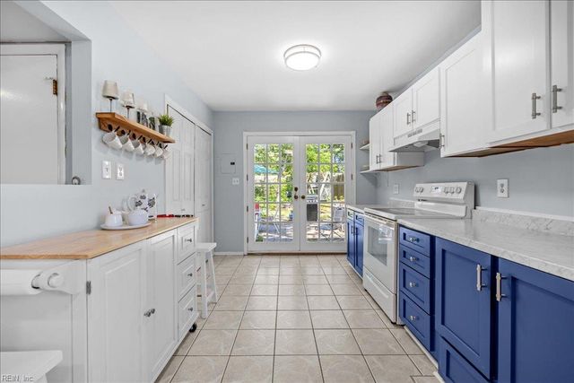 14 Huguenot RD, Newport News, VA 23606