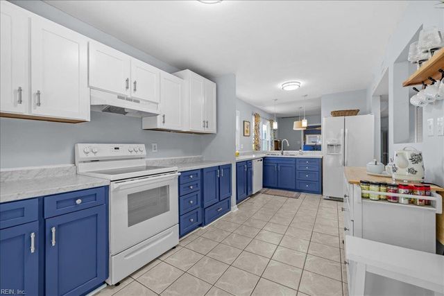 14 Huguenot RD, Newport News, VA 23606