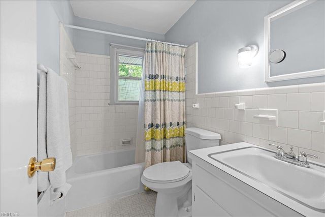 14 Huguenot RD, Newport News, VA 23606