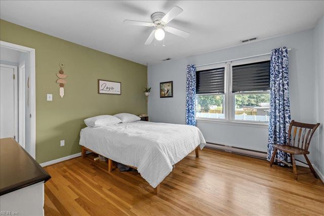 14 Huguenot RD, Newport News, VA 23606