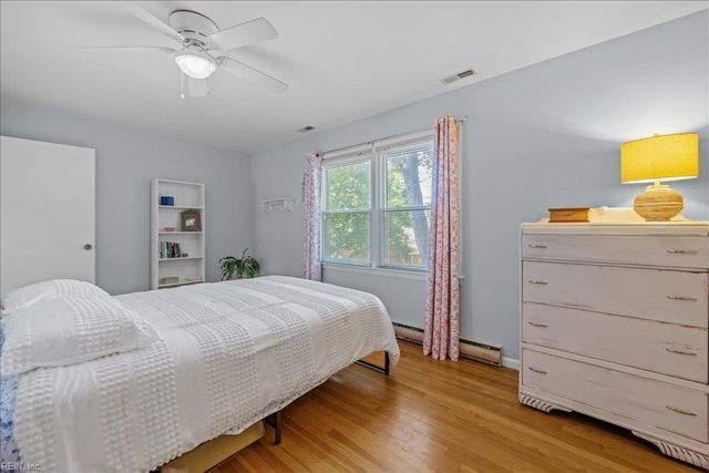 14 Huguenot RD, Newport News, VA 23606
