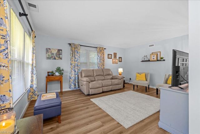 14 Huguenot RD, Newport News, VA 23606