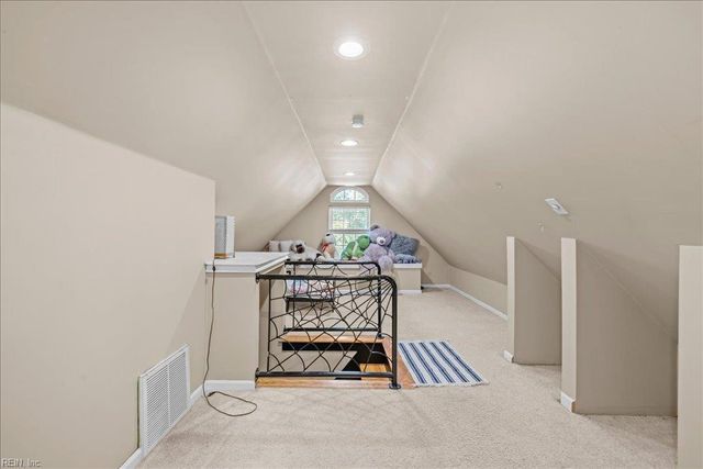 14 Huguenot RD, Newport News, VA 23606