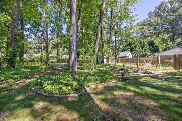 14 Huguenot RD, Newport News, VA 23606