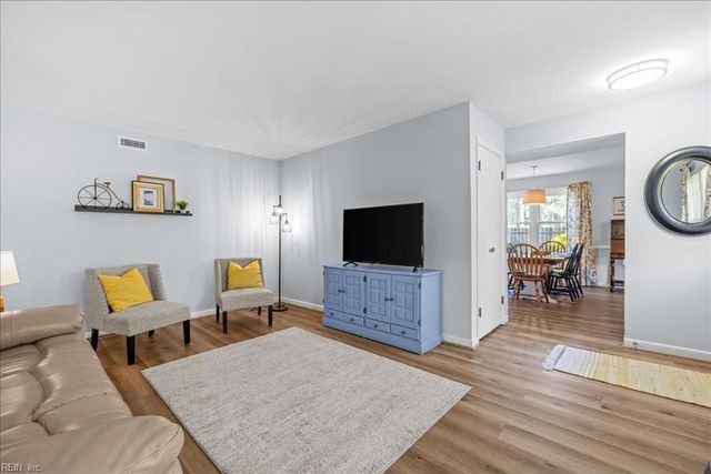14 Huguenot RD, Newport News, VA 23606