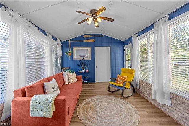 14 Huguenot RD, Newport News, VA 23606