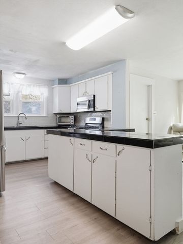 28 Court St, Lowell, MA 01852