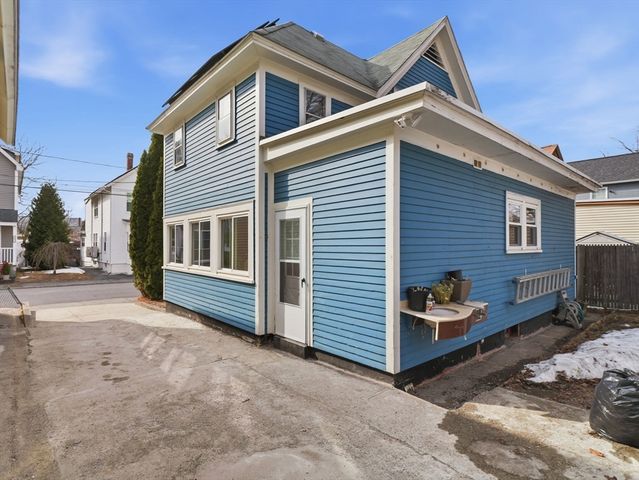 28 Court St, Lowell, MA 01852