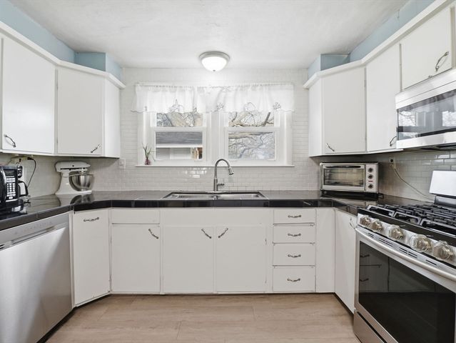 28 Court St, Lowell, MA 01852