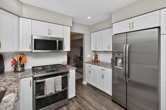 700 46th Place, West Des Moines, IA 50265