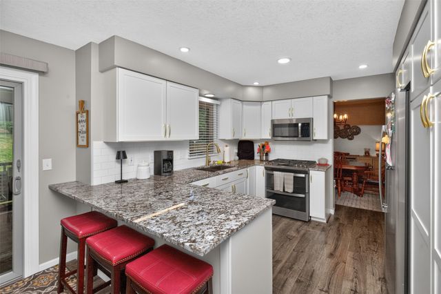 700 46th Place, West Des Moines, IA 50265