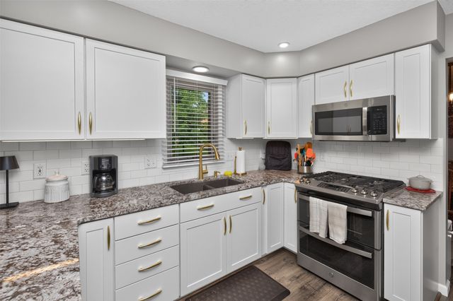 700 46th Place, West Des Moines, IA 50265