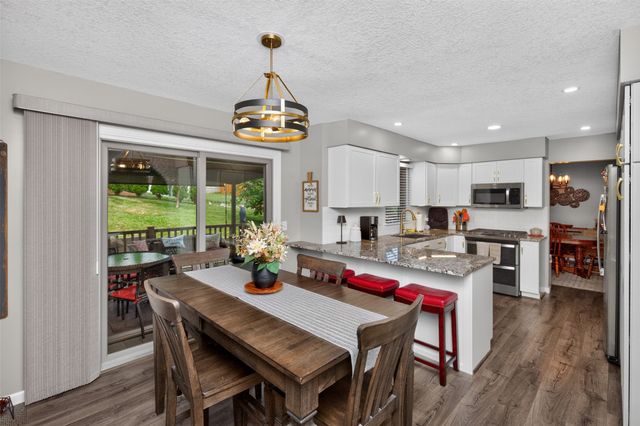 700 46th Place, West Des Moines, IA 50265