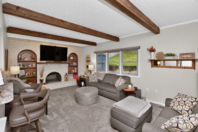 700 46th Place, West Des Moines, IA 50265